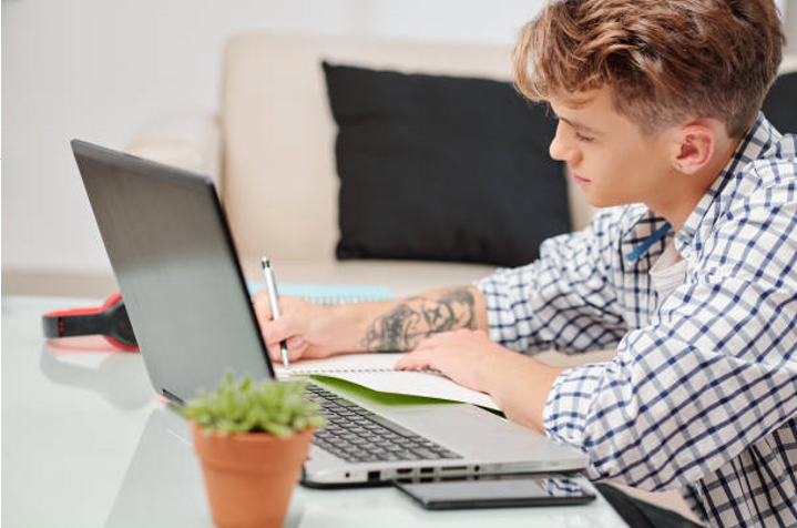 How to Write a Scholarship Essay That Will Impress the Admission Committee